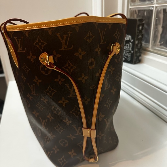 Louis Vuitton Neverfull mm. - Picture 7 of 10